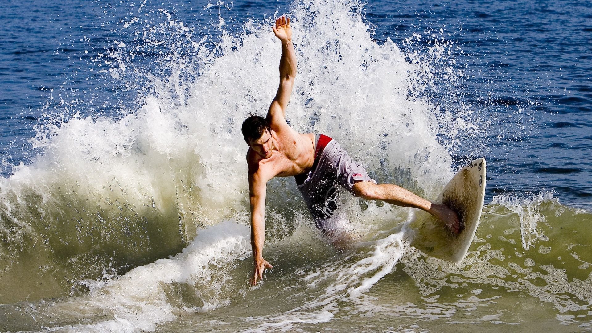 “香港赛场,阿仙奴与热刺的火拼瞬间”