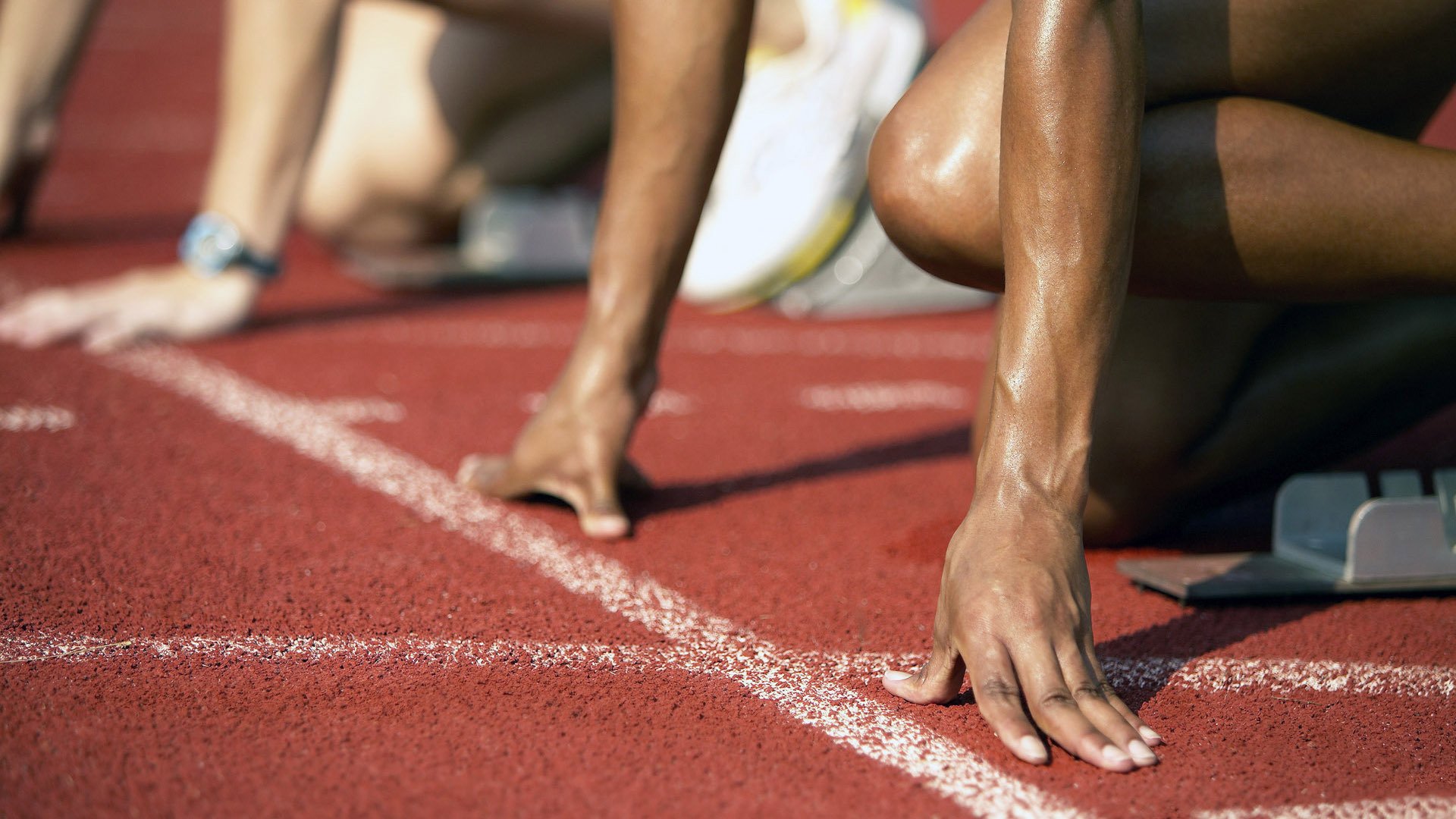 张雨霏赛事中展现顽强拼搏，张雨霏比赛过程